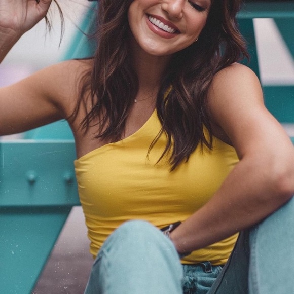 Superdown Anna cropped ruched one shoulder top - Picture 7 of 8